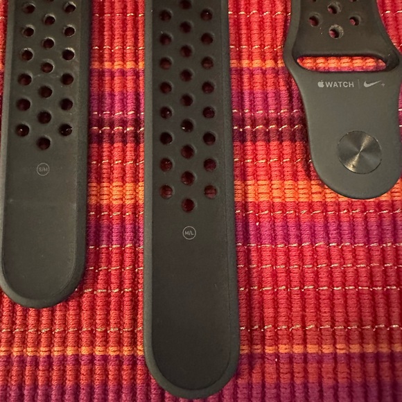 Lot of Four (4) Genuine Apple Nike Sport Bands - M/L (45mm) - Picture 4 of 10